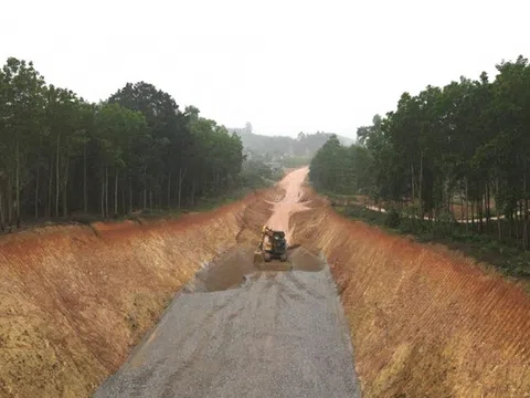 Bắc Giang: Doanh nghiệp ngang nhiên khai thác “chui” đất thi công dự án với quy mô lớn khiến dư luận kinh ngạc